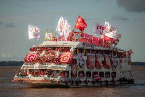 Festival de Parintins 2024: torcidas organizadas de Caprichoso e Garantido já estão na Ilha da Magia
