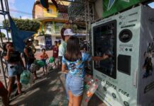 Parintins 2024: espaço ‘Recicla, Galera’ oferece pochetes e copos do boi em troca de resíduos