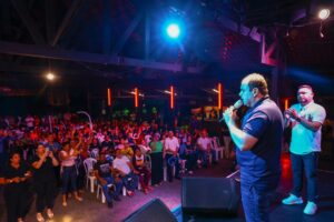 População reclama para o pré-candidato Roberto Cidade sobre a má qualidade da assistência básica de saúde