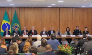 Wilson Lima cobra Governo Federal ações de enfrentamento a estiagem e combate às queimadas