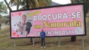 Viúvo investe R$ 40 mil em 50 outdoors pelo Rio em busca de um novo amor no Dia dos Namorados