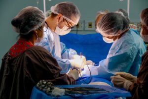 Saúde intensifica a oferta de cirurgias ortopédicas em três hospitais de Manaus em junho