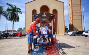 Parintins 2024: primeiro triciclo adaptado para pessoas com mobilidade reduzida garante turismo acessível