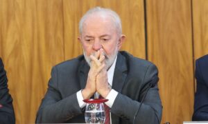 Lula anuncia repactuação do desastre em Mariana para outubro