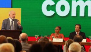 Lula diz que quem apostar em alta de dólar terá prejuízo: ‘Vai quebrar a cara’