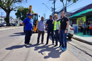 Obra de concessionária de água interdita novamente trecho da avenida Constantino Nery