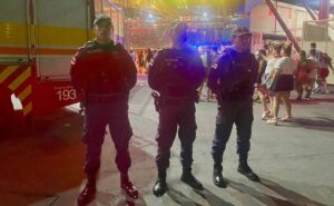 Parintins 2024: PM prende mulher por furto de celulares na entrada do Bumbódromo