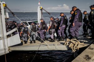 Polícia Militar do Amazonas embarca tropa que vai reforçar a segurança no Festival de Parintins