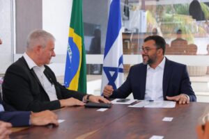 Wilson Lima recebe embaixador de Israel no Brasil e assina acordo de cooperação técnica
