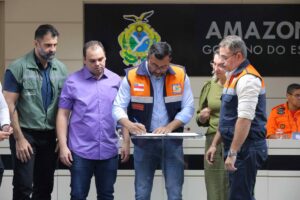 Wilson Lima cria comitê contra estiagem e decreta emergência em 20 municípios do Amazonas