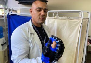 Policlínica Gerontológica da FUnATI adquire órtese pneumática para reabilitação de pacientes neurológicos