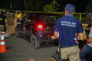 Detran flagrou 49 motoristas embriagados e 53 se recusaram a fazer o teste do bafômetro, em Manaus