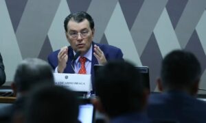 Eduardo Braga quer tirar urgência na votação da reforma tributária no Senado