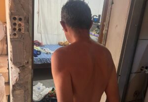 Por ciúmes, homem tenta matar a companheira e o amigo dela após pedir uma carona, no AM