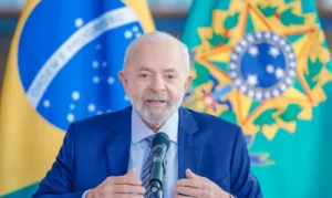 Lula tem dreno retirado e segue lúcido e bem, diz boletim médico