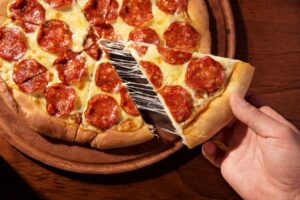 Direito do Consumidor: Procon-AM alerta sobre preços justos em pizzas de dois sabores
