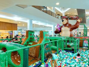 Diversão garantida por R$ 50: ‘Masha e O Urso’ animam as férias no Sumaúma Park Shopping
