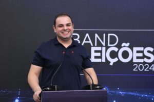 Roberto Cidade anuncia plano de construção de 12 UPAs com atendimento 24h durante o debate na Band