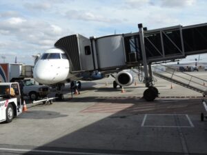 Voos diretos de Manaus para Parintins por R$ 570 (ida e volta) no feirão de passagens