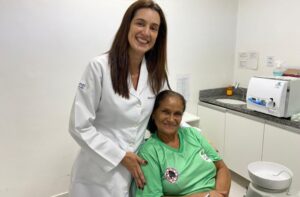Prótese dentária: serviço auxilia na autoestima e qualidade de vida de pessoas idosas atendidas pela FUnATI
