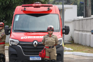 Wilson entrega equipamentos ao Corpo de Bombeiros e reforça ações contra queimadas no interior do AM