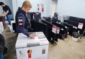 Itens furtados em loja de eletroeletrônicos do Centro de Manaus estavam avaliados em quase R$125 mil