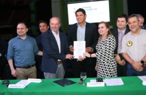Prefeito de Parintins falha em cumprir acordo com TCE e pode enfrentar punições por lixão na cidade