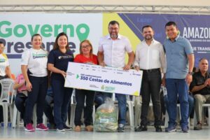 Governador Wilson acompanha a 10ª edição do programa Governo Presente, no bairro Tarumã