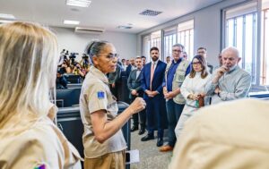 ‘Tem gente colocando fogo de maneira ilegal’, diz Lula sobre relatos do Ibama