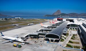 Crédito de R$ 5 bi para companhias aéreas deve baratear mais as passagens, diz ministro
