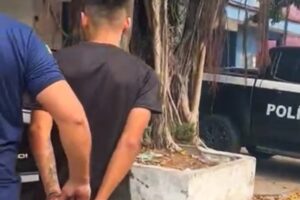 Inconformado com o término, homem divulga fotos íntimas da ex em grupos de app, em Manaus
