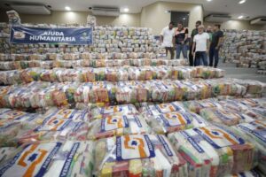 Wilson Lima entrega ajuda humanitária e anuncia atendimentos de saúde para municípios do baixo Amazonas