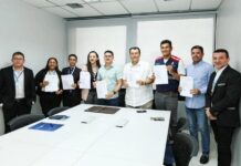 Lava Jato: David Almeida posa ao lado de Eduardo Braga após indiciamento do senador por corrupção e lavagem de dinheiro David Almeida evita usar imagem de Eduardo Braga em campanha, mas mantém aliança nos bastidores