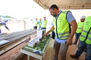Amazonas Meu Lar: Wilson Lima celebra avanço das obras na comunidade da Sharp que beneficiará 176 famílias