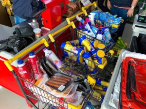 Fiscais do Procon apreendem 95 kg de produtos inadequados para consumo em Supermercado de Manaus