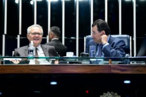 Senadores Eduardo Braga e Renan Calheiros são indiciados pela PF por corrupção e lavagem de dinheiro