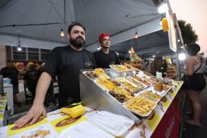 Pratos típicos e diferenciados atraem público ao espaço gastronômico do ‘Manaus Passo a Paço 2024’