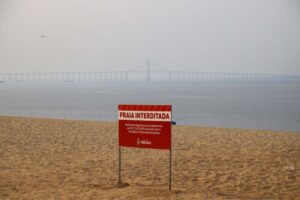 Praia da Ponta Negra segue interditada para garantir segurança dos banhistas