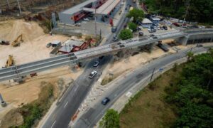 Após implantação de 15 vigas longitudinais, obras do complexo viário Márcio Souza avançam para nova fase