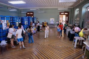 Biblioteca Pública do Amazonas promove mais uma edição da troca de livros e gibis neste domingo (29)
