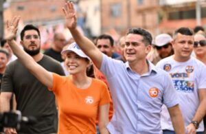 Noiva de David Almeida já recebeu mais de R$ 1 Milhão de fornecedores da prefeitura, afirma reportagem do UOL
