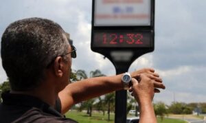 Volta do horário de verão é possibilidade real, diz ministro