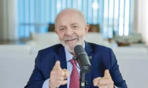 ‘Ninguém foi mais de esquerda que Jesus Cristo’, diz Lula, acrescentando que Bolsonaro não acredita em Deus