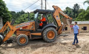 Prefeitura de Manaus contrata três empresas por mais de R$ 30 milhões para transporte de veículos automotores