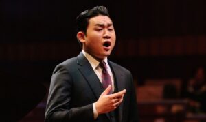 Taehan Kim, vencedor do Concurso Rainha Elisabeth, se apresenta com a Amazonas Filarmônica nesta quinta