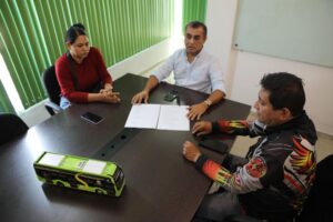 Motociclistas de aplicativo entregam documento à Prefeitura de Manaus e iniciam construção de lei específica