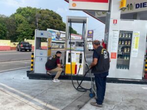 Operação Petróleo: bicos de bomba são interditados e estabelecimentos notificados pelo Ipem-AM