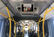 Iniciativa, que envolve a divulgação de informações em monitores instalados nos ônibus e terminais de integração, deve alcançar meio milhão de usuários de transporte público diariamente. Foto: Sinetram