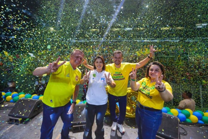 Com um público de 7 mil pessoas, os discursos ficaram marcados pela forte crítica a David Almeida e uma fala de esperança de Bolsonaro