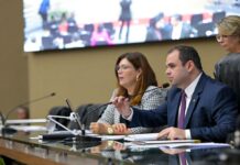 Sob comando de Roberto Cidade, Aleam aprova apoio financeiro a agricultores em situação de emergência em meio à estiagem no Amazonas Presidente Roberto Cidade comanda votação que aprovou remissão e renegociação de dívidas de produtores rurais junto à Afeam em razão da estiagem severa.